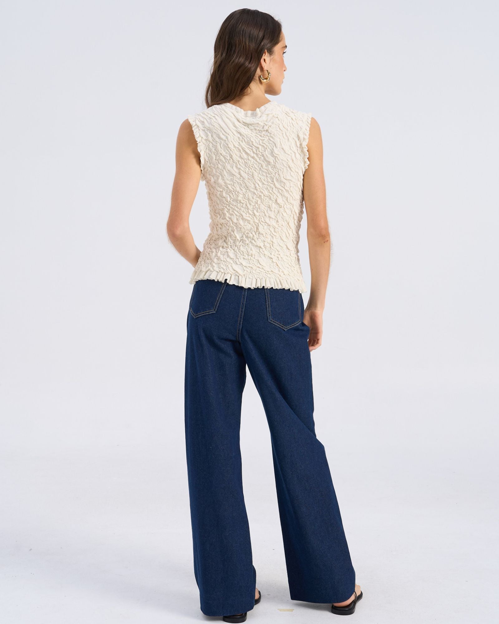 AWSTORMI TEXTURED SLEEVELESS TOP